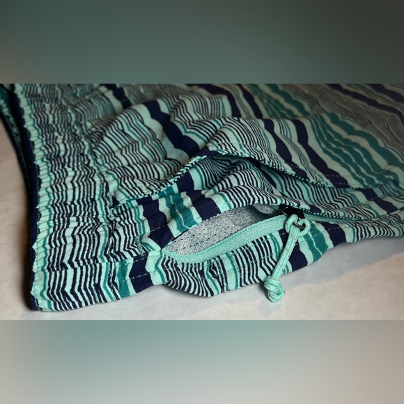 L.L.Bean Men’s Baggies Size Medium Light Green Sea Foam Ocean Wave Print - Picture 5 of 16